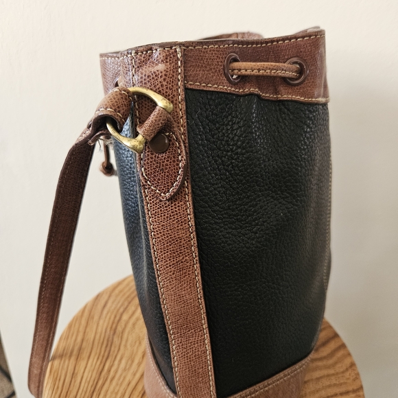 Liz Claiborne Vintage Black and Tan Shoulder Bucket Bag - Picture 3 of 11